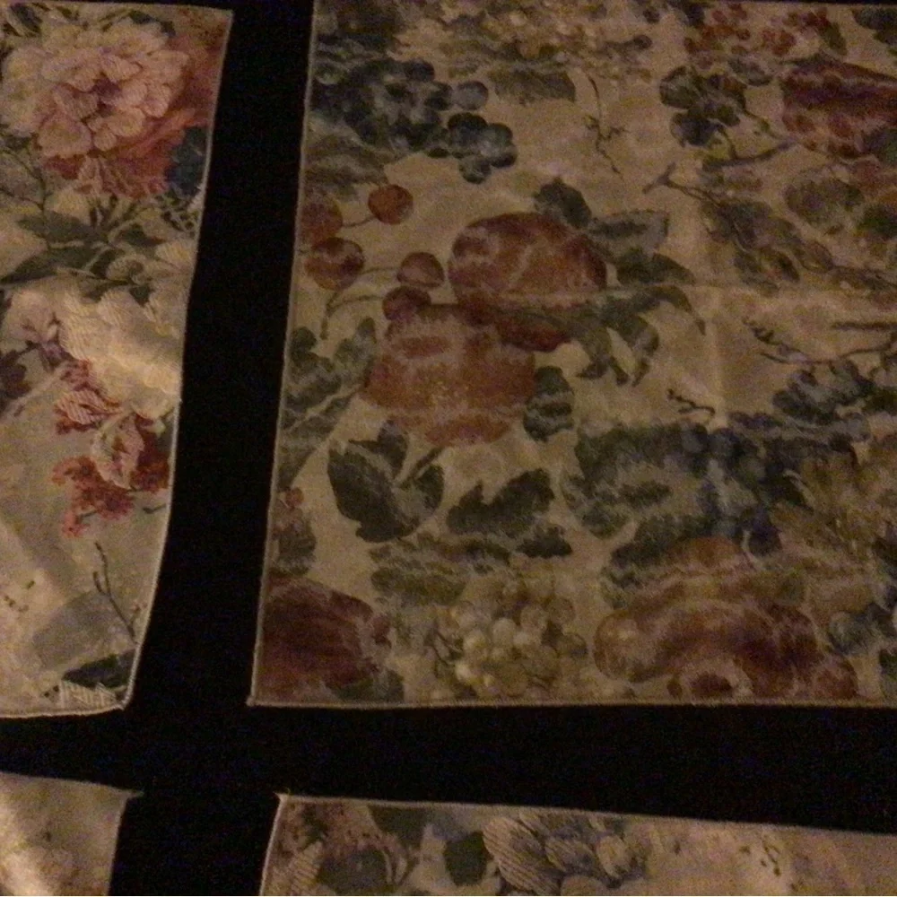 4 Vintage Floral Damask Napkin Placemats Dining Table French Country Linens 17”